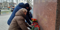 Мичуринцы возлагают цветы к памятникам - Michurinsk68.Ru